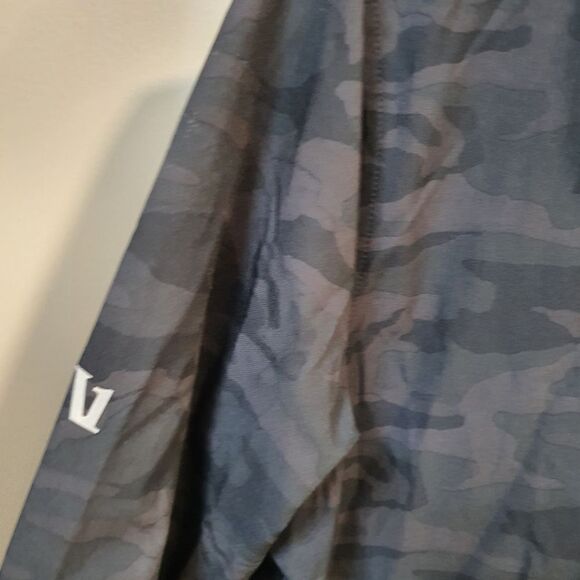 Vuori Men's Outdoor Trainer Jacket Shell  V512 Large logo embossed New - Picture 3 of 9